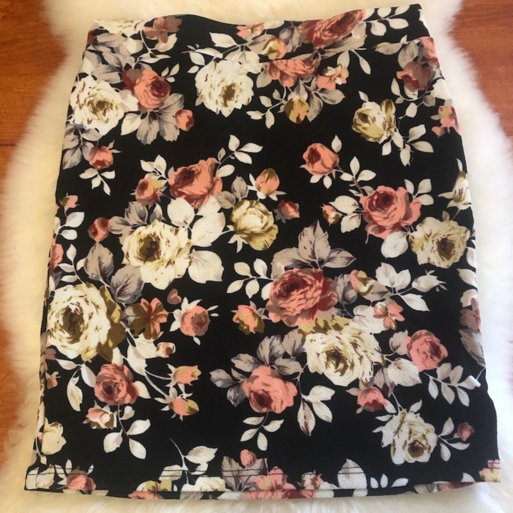 Doublju Stretch Bodycon Mini Skirt Black Floral